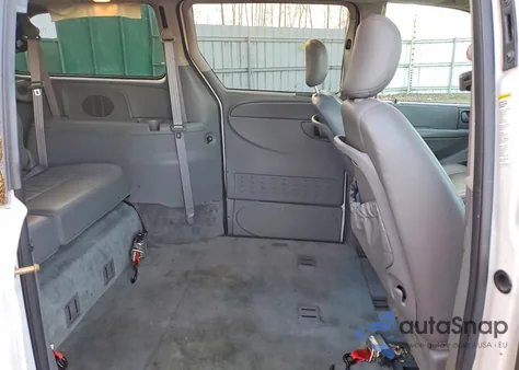 2005 Chrysler Town & Country Touring from USA, damaged, VIN 2C4GP54LX5R534826